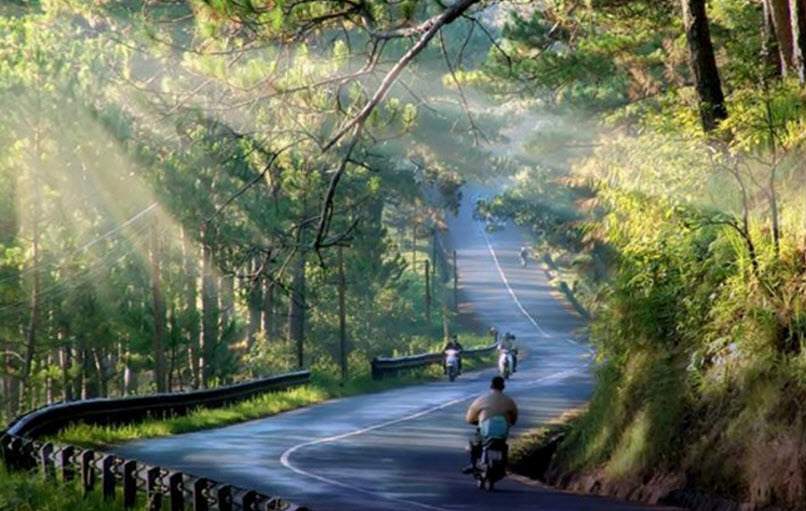 Cùng tham gia chuyến du lịch Đà Lạt để có thể chiêm ngưỡng phong cảnh đẹp tuyệt vời của thành phố này. Đà Lạt là nơi nghỉ dưỡng tự nhiên đẹp nhất Việt Nam, một điểm đến lý tưởng để thưởng thức vẻ đẹp tuyệt đẹp của thiên nhiên.