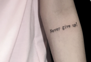 Temporary tattoo Never give up  Tattoo Tijdelijk