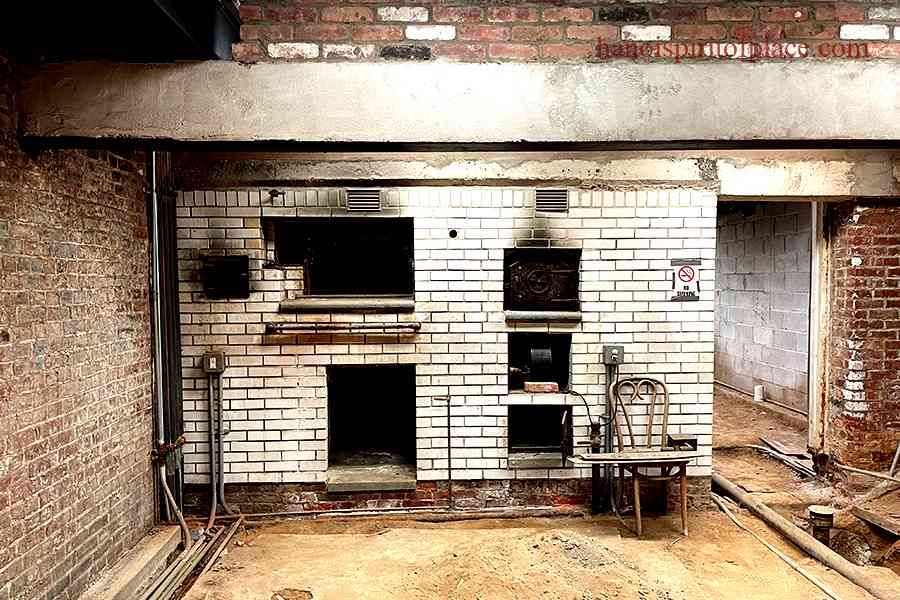What are coal-fired pizza ovens?
