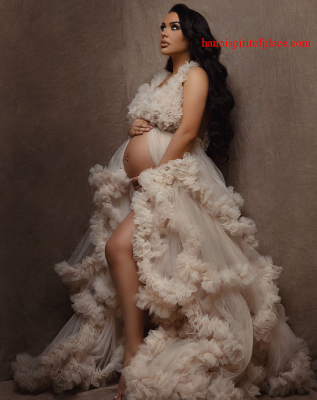 Carli Bybel Maternity Photos – Beauty in the Glow of Motherhood