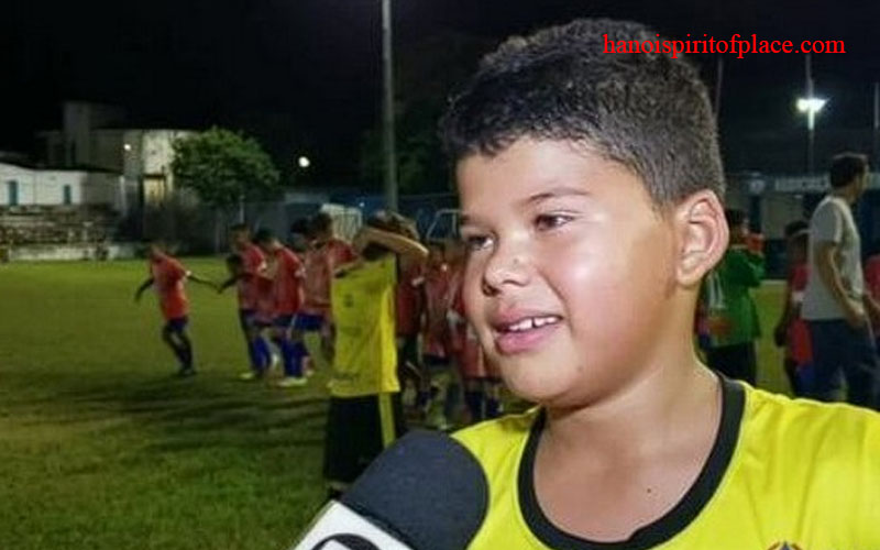 meninos jogando futebol desastre video