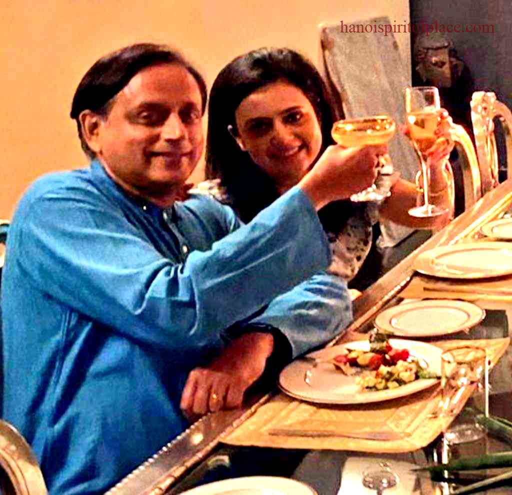 Shashi Tharoor Mahua Moitra Photos – Visual Feast for Eyes